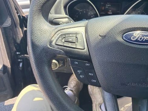Used 2017 Ford Focus SE FWD image 28