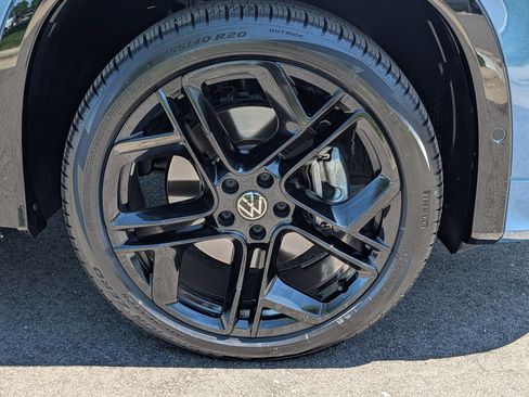 Used 2025 Volkswagen Tiguan SE R-Line AWD/4WD image 15