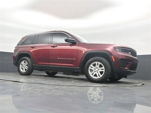 Used 2023 Jeep Grand Cherokee Laredo image 38