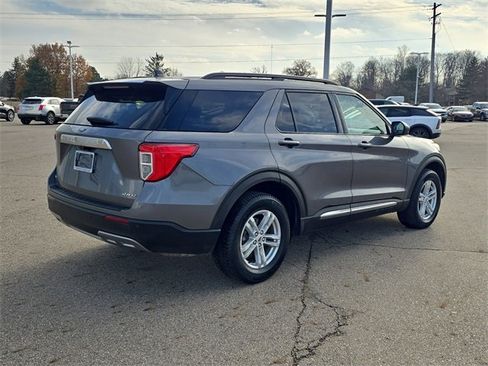 Used 2021 Ford Explorer XLT w/ Equipment Group 202A image 3