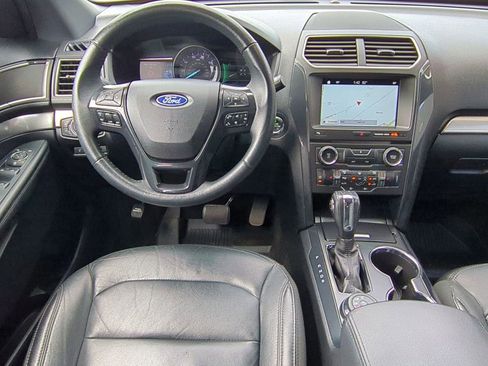 Used 2018 Ford Explorer XLT w/ Equipment Group 202A image 29