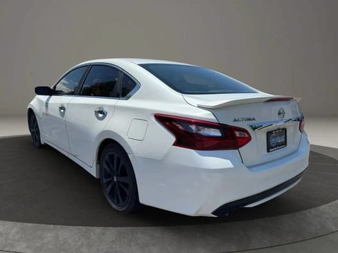 Used 2017 Nissan Altima 2.5 SR w/ Midnight Edition Package FWD image 3