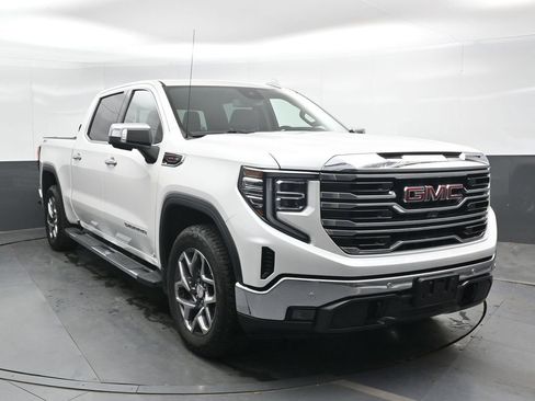 Used 2022 GMC Sierra 1500 SLT w/ SLT Premium Plus Package AWD/4WD image 6