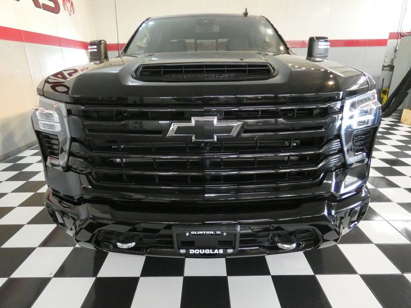 Used 2025 Chevrolet Silverado 2500 High Country w/ Midnight Edition AWD/4WD image 2