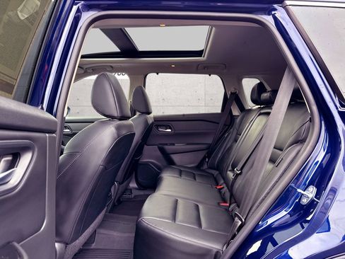 Used 2024 Nissan Rogue SL w/ SL Premium Package image 9