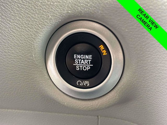 Used 2023 Chrysler Pacifica Touring-L FWD image 15