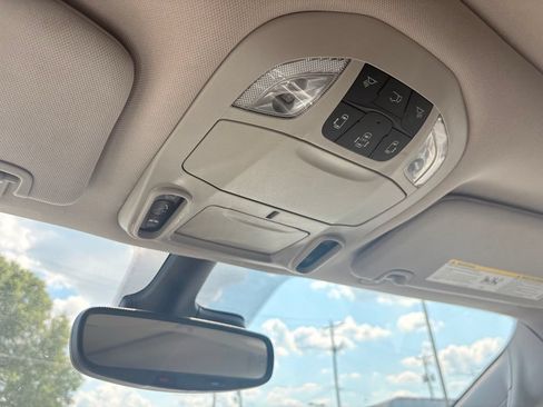 Used 2023 Chrysler Pacifica Limited FWD image 21