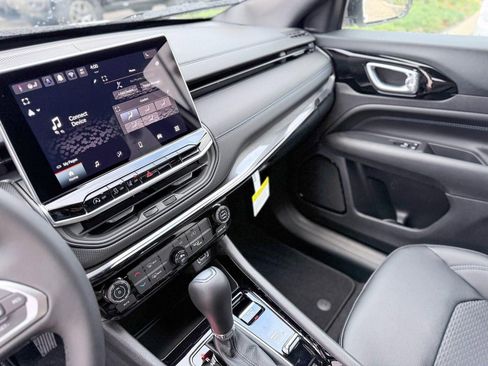 New 2026 Jeep Compass Latitude image 8