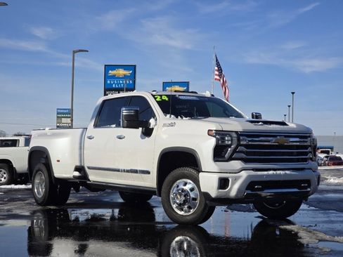 Certified 2024 Chevrolet Silverado 3500 High Country w/ High Country Premium Package image 2