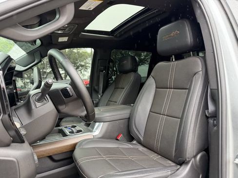 Used 2025 Chevrolet Silverado 2500 High Country w/ Technology Package AWD/4WD image 8