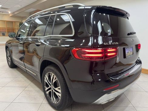 Certified 2024 Mercedes-Benz GLB 250 image 3