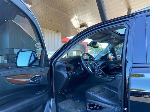 Used 2020 Cadillac Escalade Luxury w/ Escalade Sport Edition AWD/4WD image 12