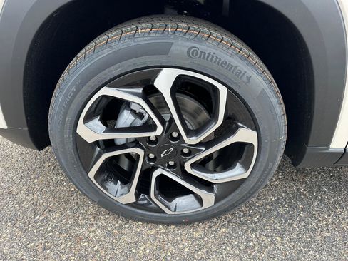 New 2026 Chevrolet Trax RS w/ Sunroof Package FWD image 7