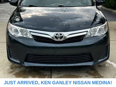 Used 2014 Toyota Camry LE FWD image 8