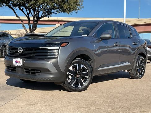 Used 2025 Nissan Kicks SV image 2