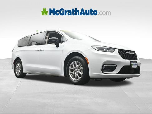 Used 2024 Chrysler Pacifica Touring-L FWD image 29