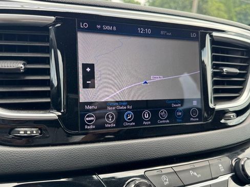 Used 2018 Chrysler Pacifica Touring-L Plus FWD image 23