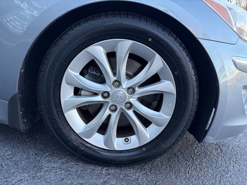 Used 2013 Hyundai Genesis 3.8 image 14