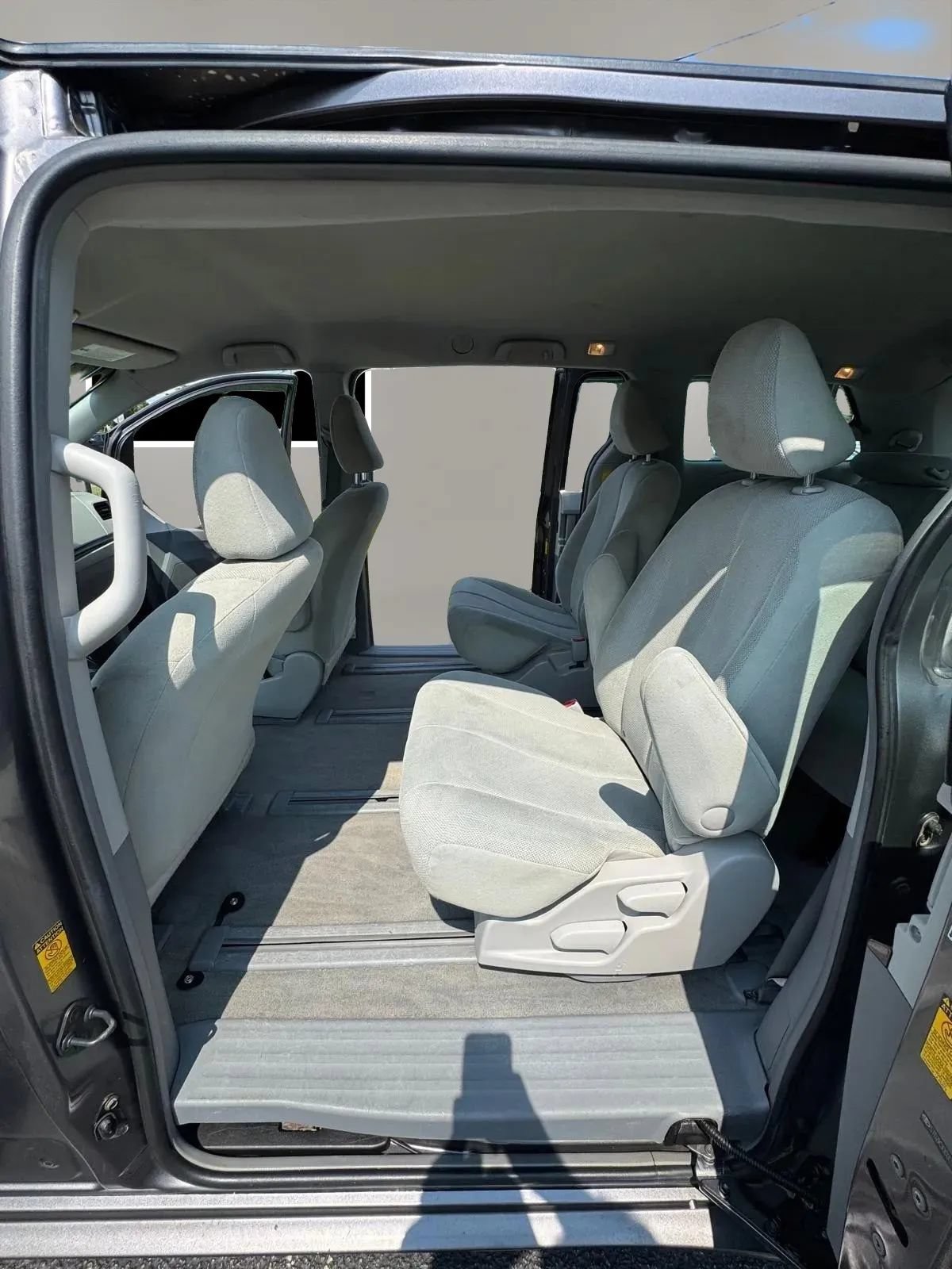 Used 2014 Toyota Sienna L FWD image 10
