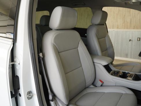Used 2023 GMC Acadia SLT FWD image 30
