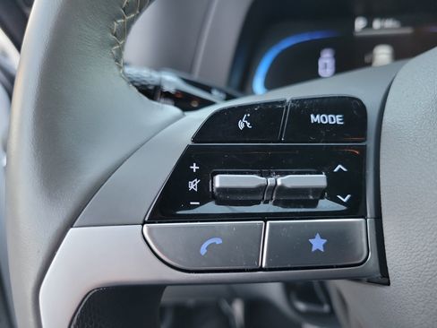 Certified 2025 Hyundai Elantra Sport image 7