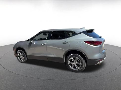 Used 2025 Chevrolet Blazer LT FWD image 8