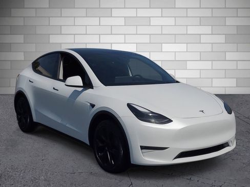 Used 2024 Tesla Model Y Long Range image 6