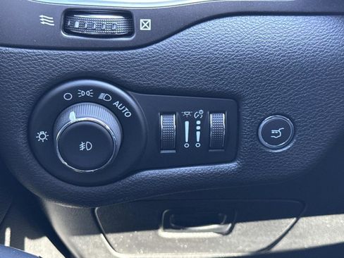 Used 2021 Jeep Cherokee Trailhawk w/ Technology Group image 12