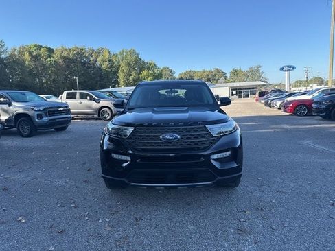 Used 2022 Ford Explorer XLT w/ Equipment Group 202A image 6