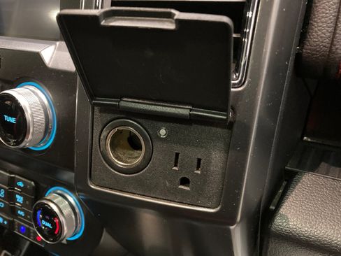 Used 2019 Ford F150 Lariat w/ Equipment Group 502A Luxury AWD/4WD image 5