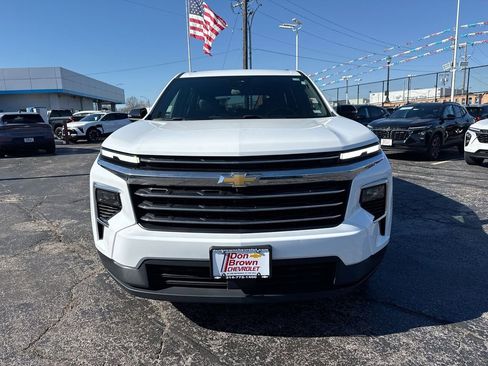 Used 2025 Chevrolet Traverse LT image 30