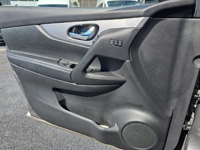 Used 2020 Nissan Rogue Sport SV w/ Technology Package FWD image 31
