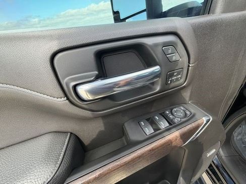 Used 2023 GMC Sierra 2500 Denali w/ Denali Ultimate Package AWD/4WD image 11