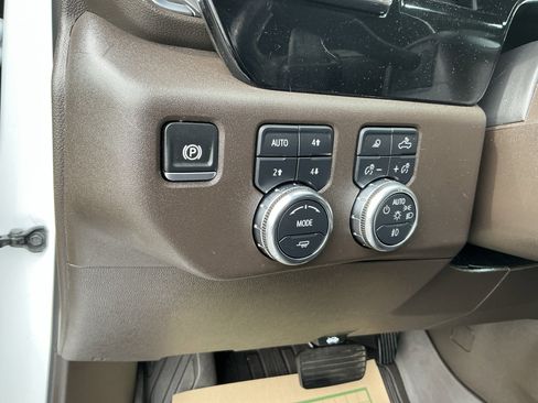 Used 2024 GMC Sierra 1500 SLT w/ SLT Premium Plus Package AWD/4WD image 17