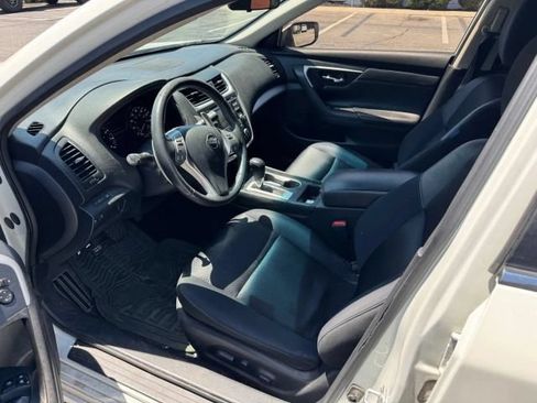 Used 2017 Nissan Altima 2.5 SR w/ Midnight Edition Package FWD image 9