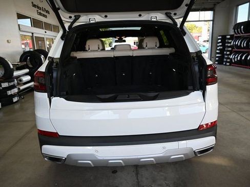 Used 2021 BMW X5 xDrive40i w/ Premium Package image 28