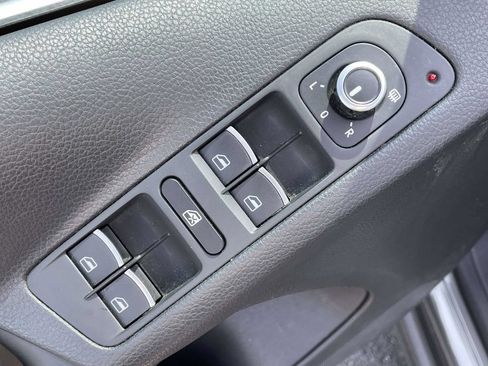 Used 2015 Volkswagen Tiguan SEL FWD image 23