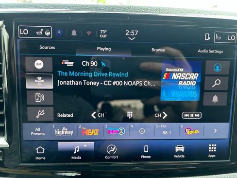 New 2027 Chrysler Pacifica Select AWD/4WD image 13
