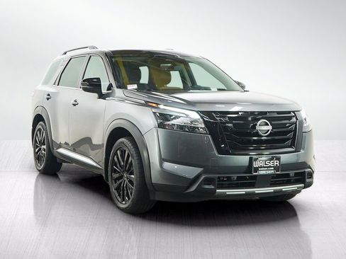 Used 2024 Nissan Pathfinder Platinum AWD/4WD image 6