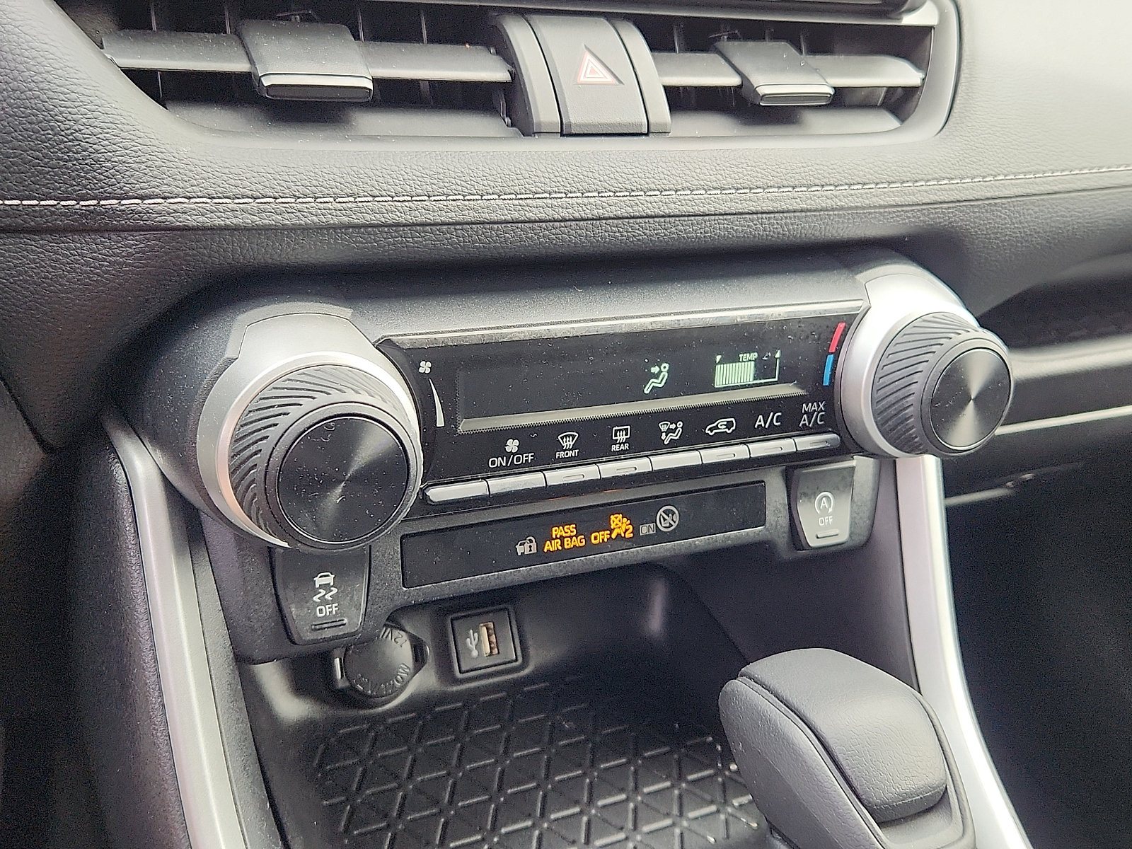 Used 2024 Toyota RAV4 LE AWD/4WD image 19