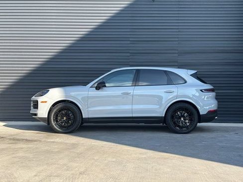 Certified 2026 Porsche Cayenne AWD/4WD image 2