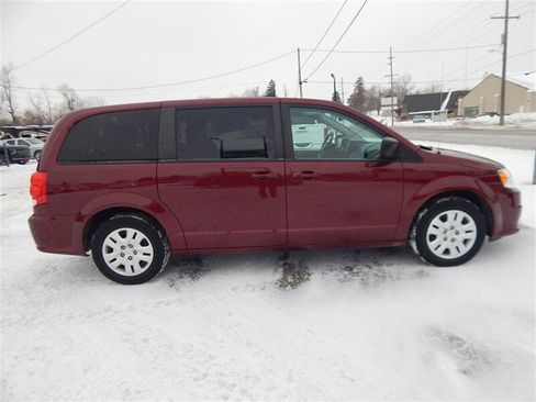Used 2018 Dodge Grand Caravan SE w/ UConnect Hands-Free Group image 6