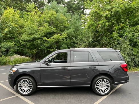 Used 2024 Ford Expedition Limited AWD/4WD image 2