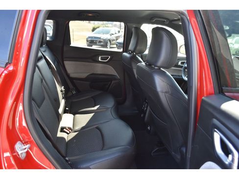 Used 2024 Jeep Compass Latitude image 14