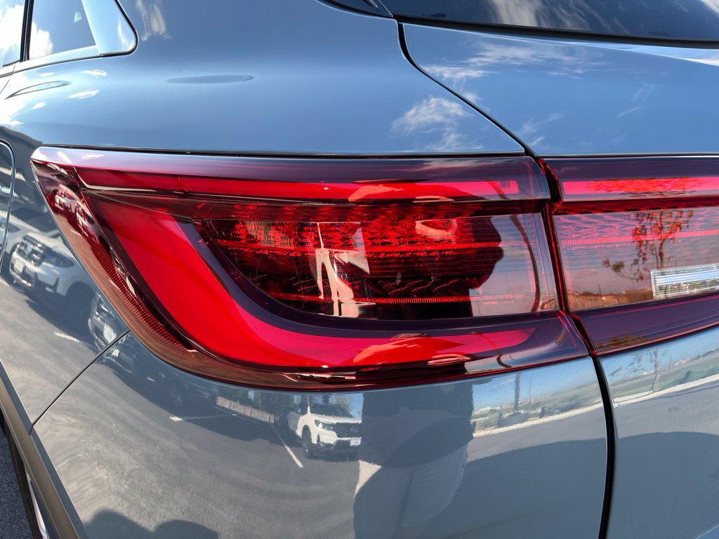 Used 2022 INFINITI QX50 Essential AWD/4WD image 7