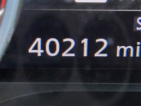 Used 2022 Nissan Rogue SV image 22