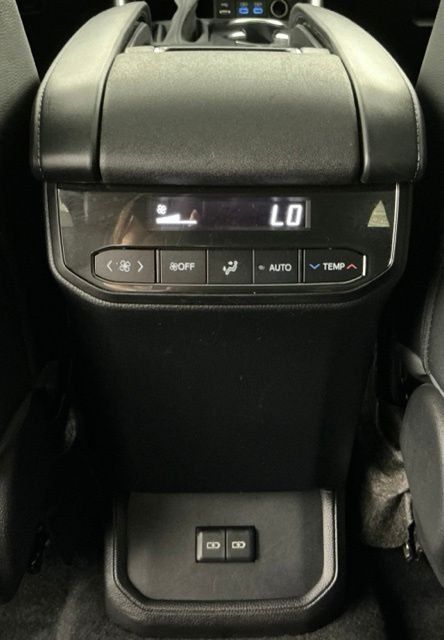 Used 2022 Toyota Highlander XSE FWD image 18