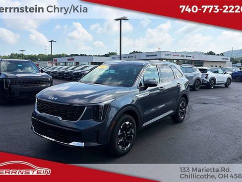 Used 2025 Kia Sorento S AWD/4WD image 3