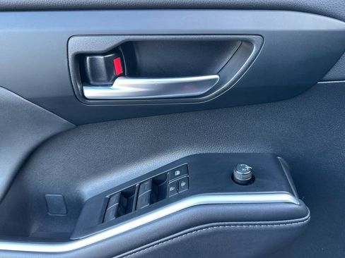 Used 2024 Toyota Highlander XLE image 13