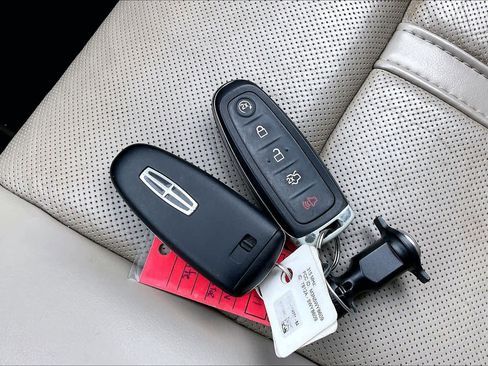 Used 2017 Lincoln Navigator Select AWD/4WD image 15